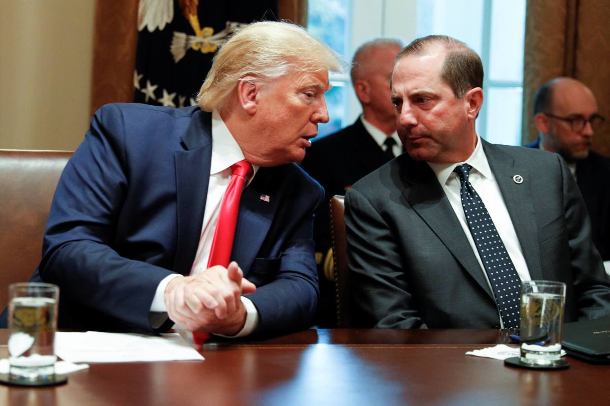 U.S. President Donald Trump holds a listening session on the issue of regulating nicotine vaping and e-cigarettes in the Cabinet Room of the White House in Washington