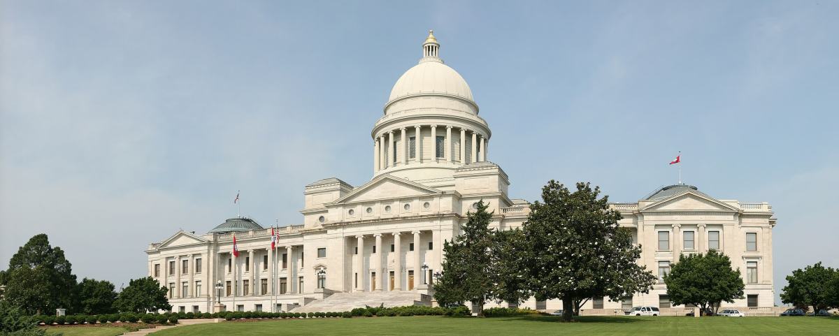 2560px-Arkansas_State_Capitol