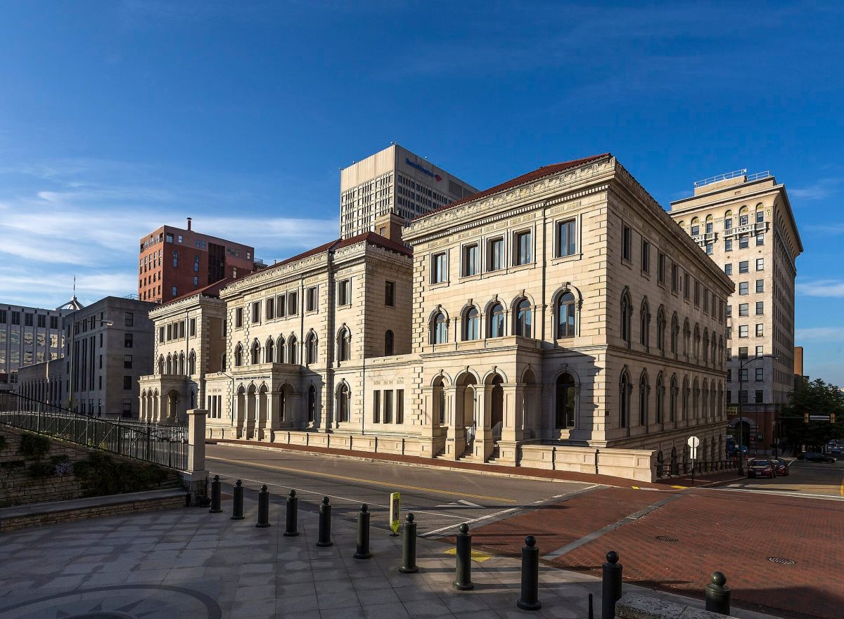 Richmond_Federal_Appeals_Court_and_skyline_VA2