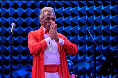 Andre De Shields accepts an award and offers wisdom on racism, activism, and becoming an entertainment Icon.