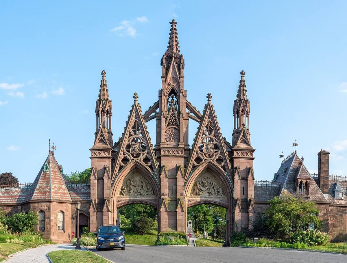 On Oct. 21, head to Green-Wood cemetery to learn about its queer luminaries — including Jean-Michel Basquiat and lyricist Fred.